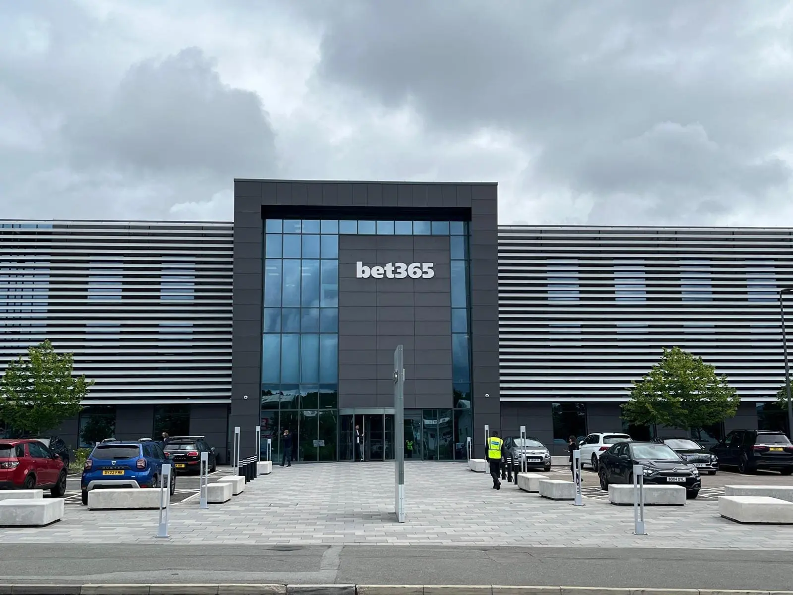 bet365: Leading the Way in Water Efficiency at their UK Head Office – Urinal Flushing Image 1