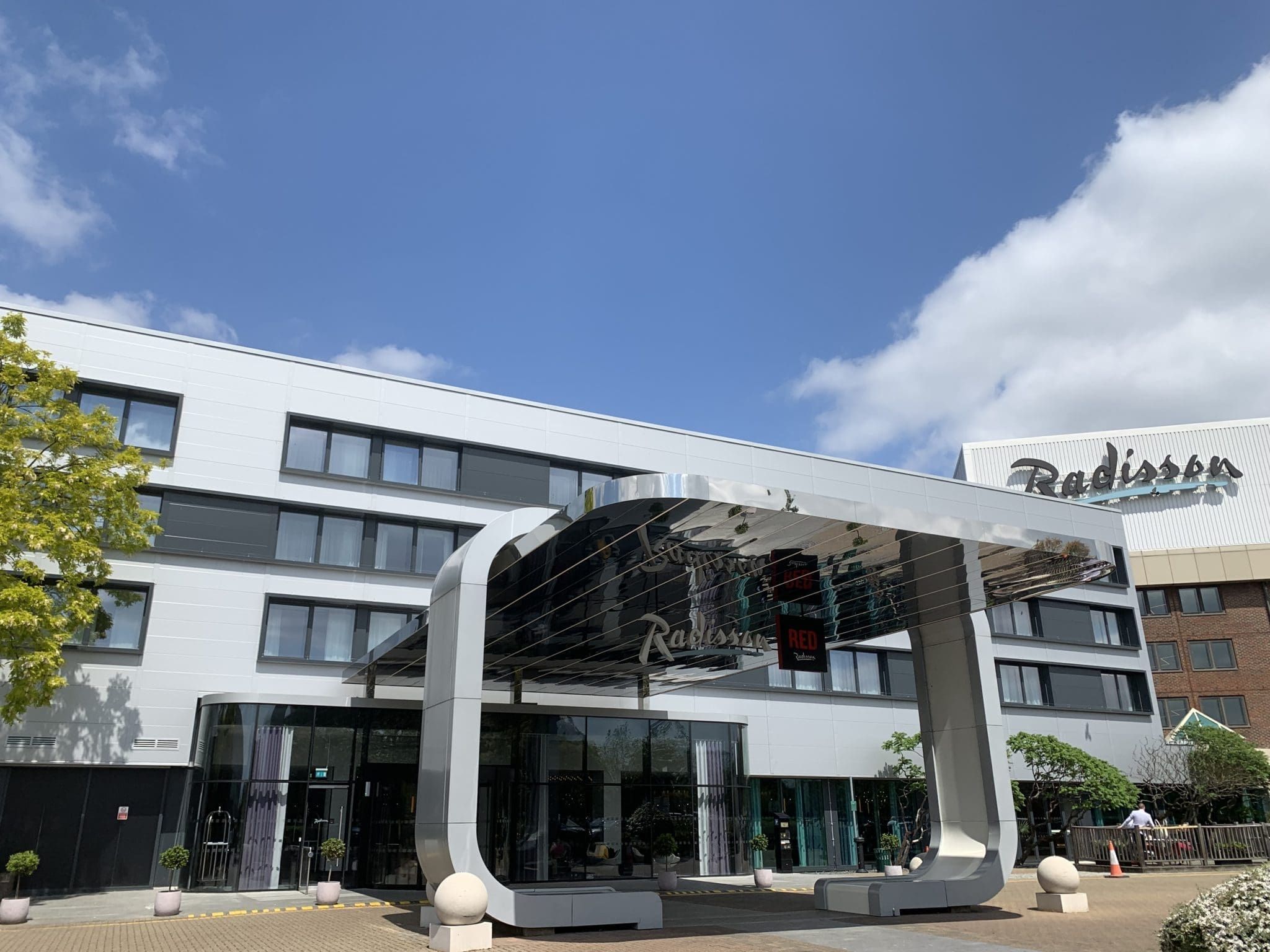 Radisson RED Hotel London Heathrow – Product: Direct Flush Discreet Image 1